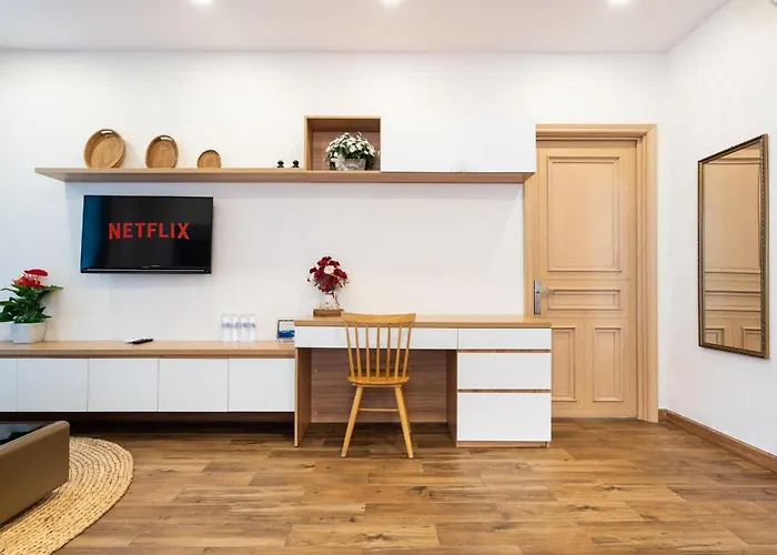Double E Saigon Apartment In Rivergate Building